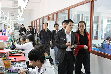 福建省委統(tǒng)戰(zhàn)部副部長、省工商聯(lián)黨組書記王玲視察虹潤公司